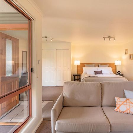 Aloft Boutique Accommodation สตรอน ภายนอก รูปภาพ