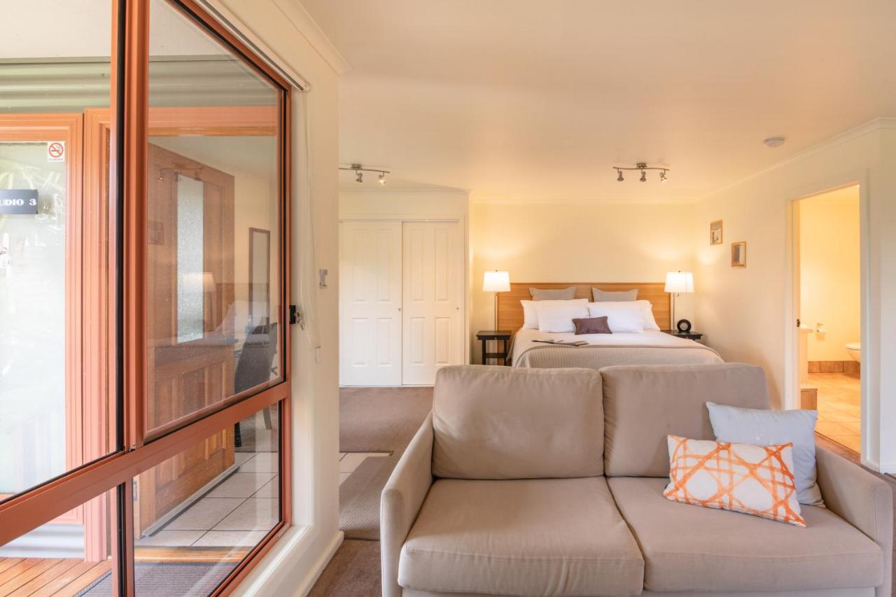 Aloft Boutique Accommodation สตรอน ภายนอก รูปภาพ