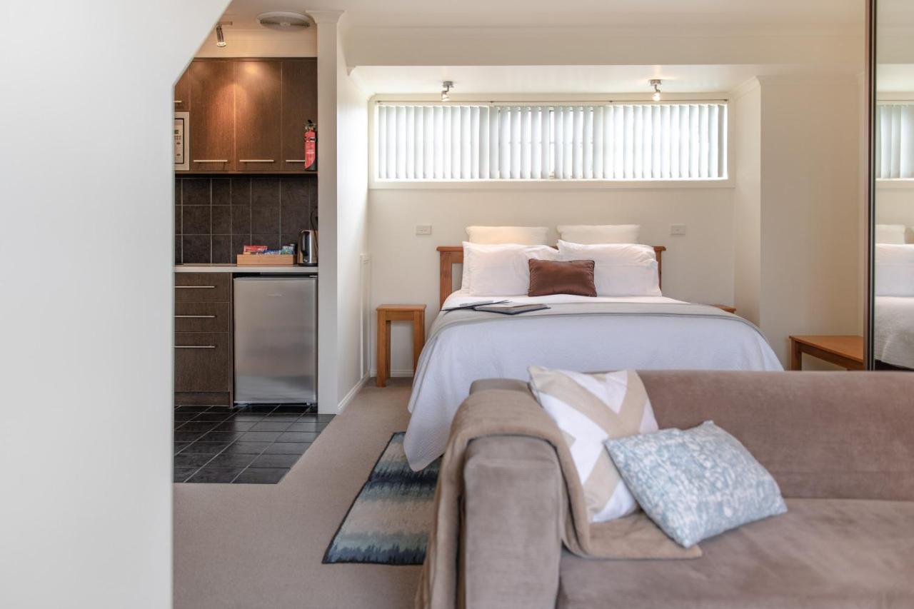 Aloft Boutique Accommodation สตรอน ภายนอก รูปภาพ