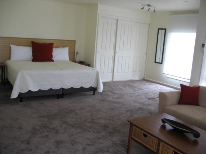 Aloft Boutique Accommodation สตรอน ภายนอก รูปภาพ