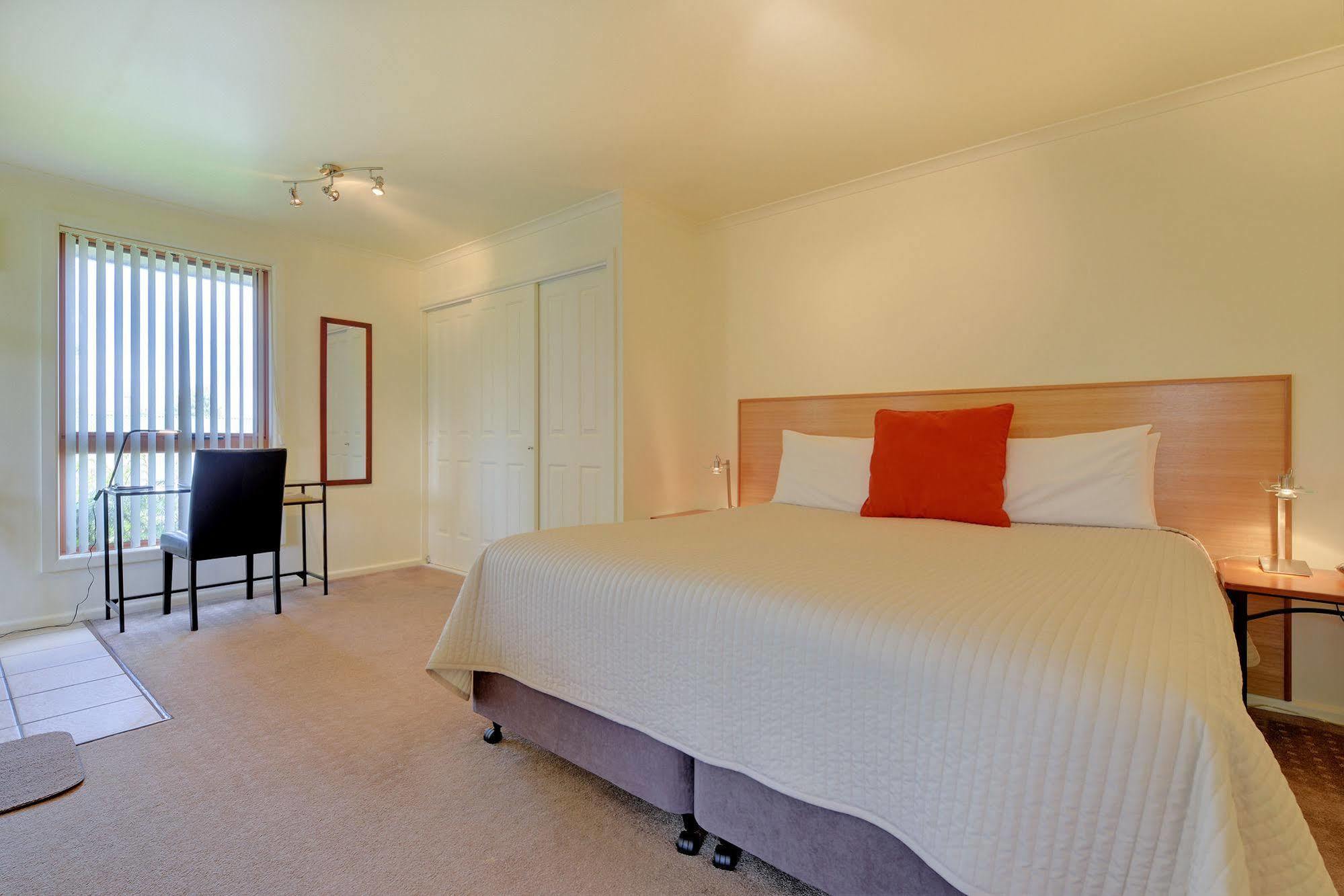 Aloft Boutique Accommodation สตรอน ภายนอก รูปภาพ